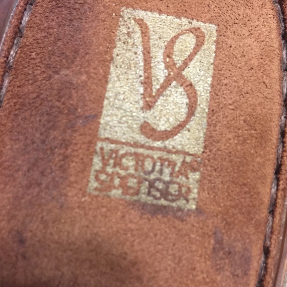 Victoria Spenser Leather Wedges w/Leather Flower - Picture 7 of 8